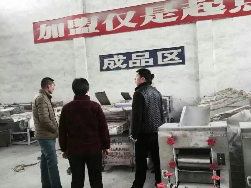 陜西榆林客戶張老板使用一品鮮多功能扯面機代替工人師傅
