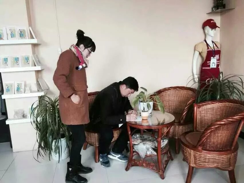 陜西榆林客戶張老板使用一品鮮多功能扯面機代替工人師傅