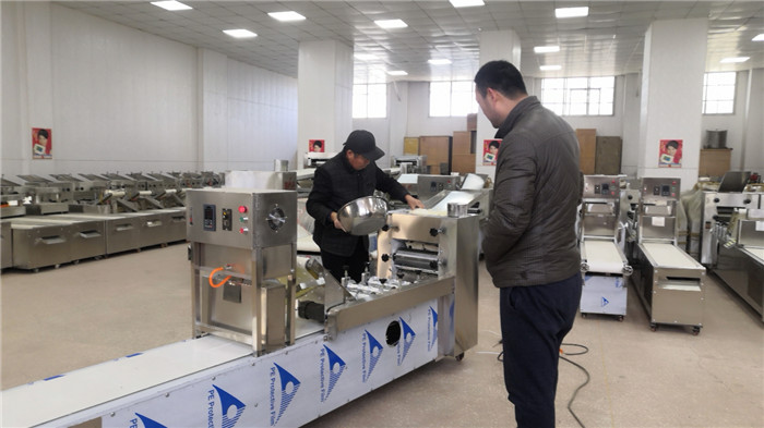 燴面片正在生產中